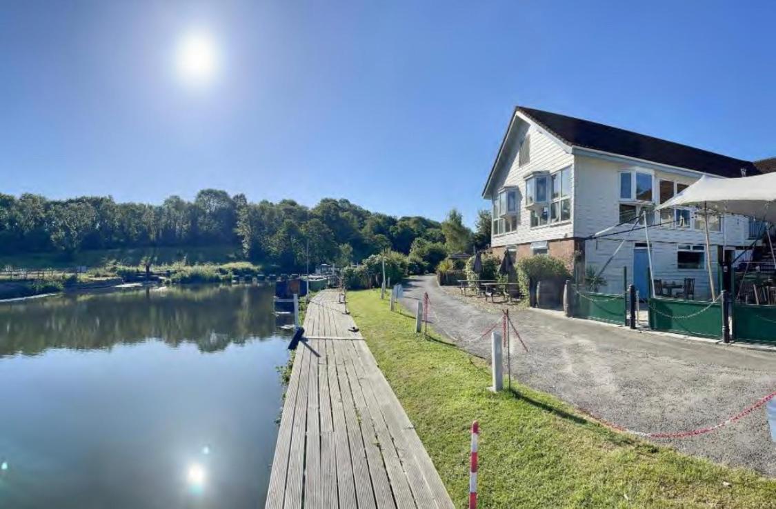 The Riverside Inn Saltford Exterior photo